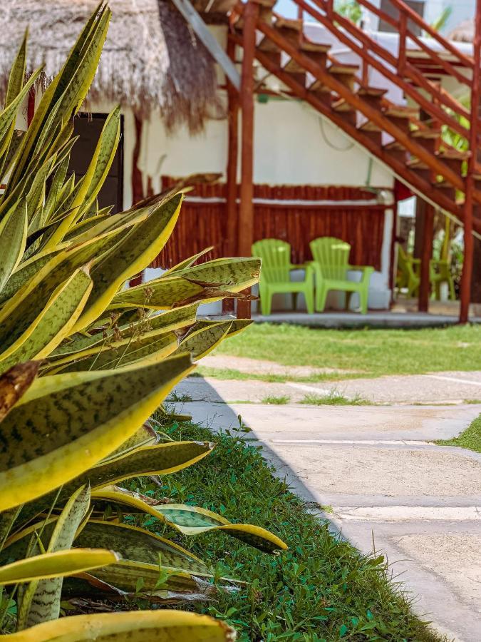 Golden Paradise Hostel Isla Holbox Bagian luar foto