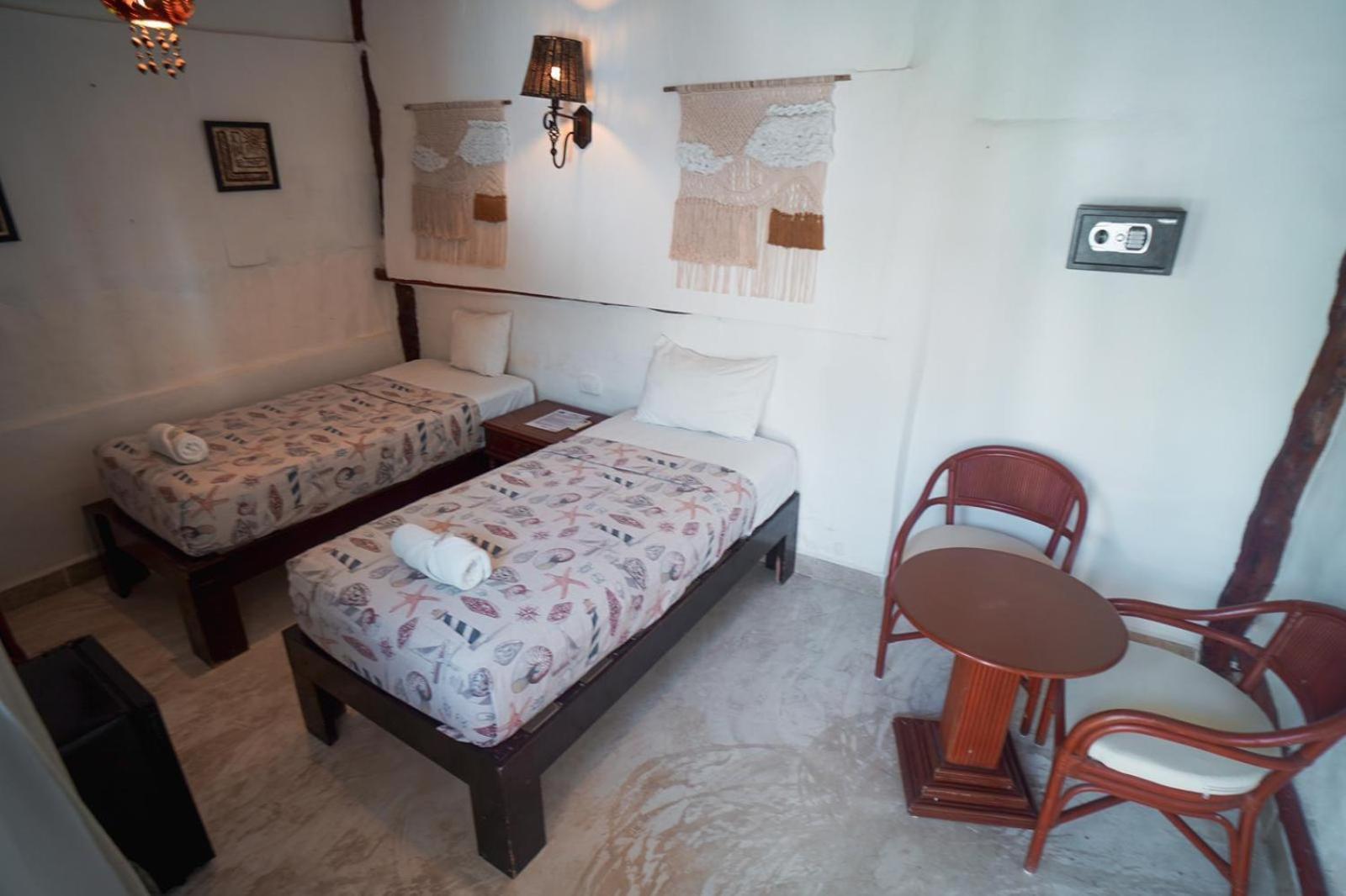 Golden Paradise Hostel Isla Holbox Ruang foto