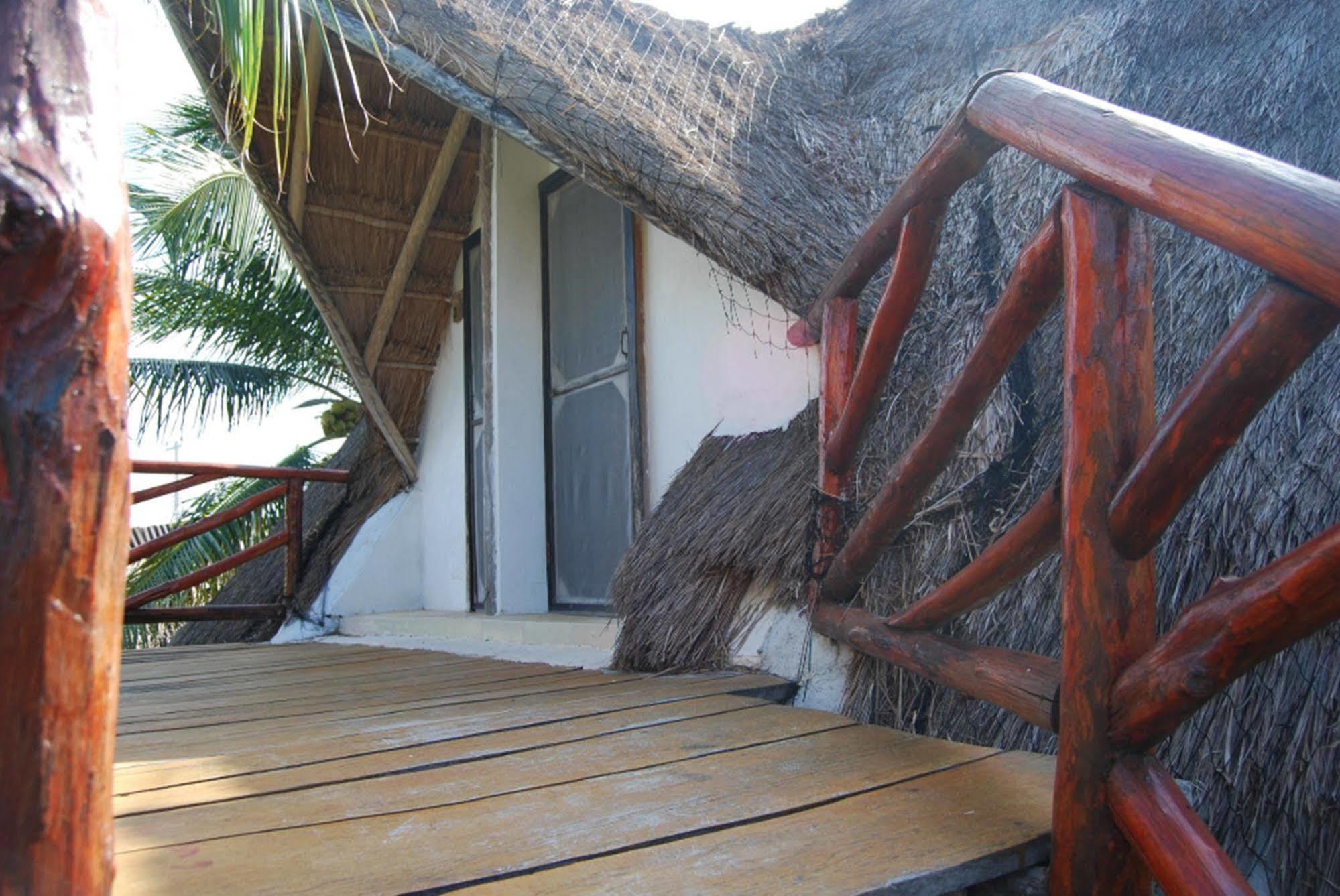Golden Paradise Hostel Isla Holbox Bagian luar foto