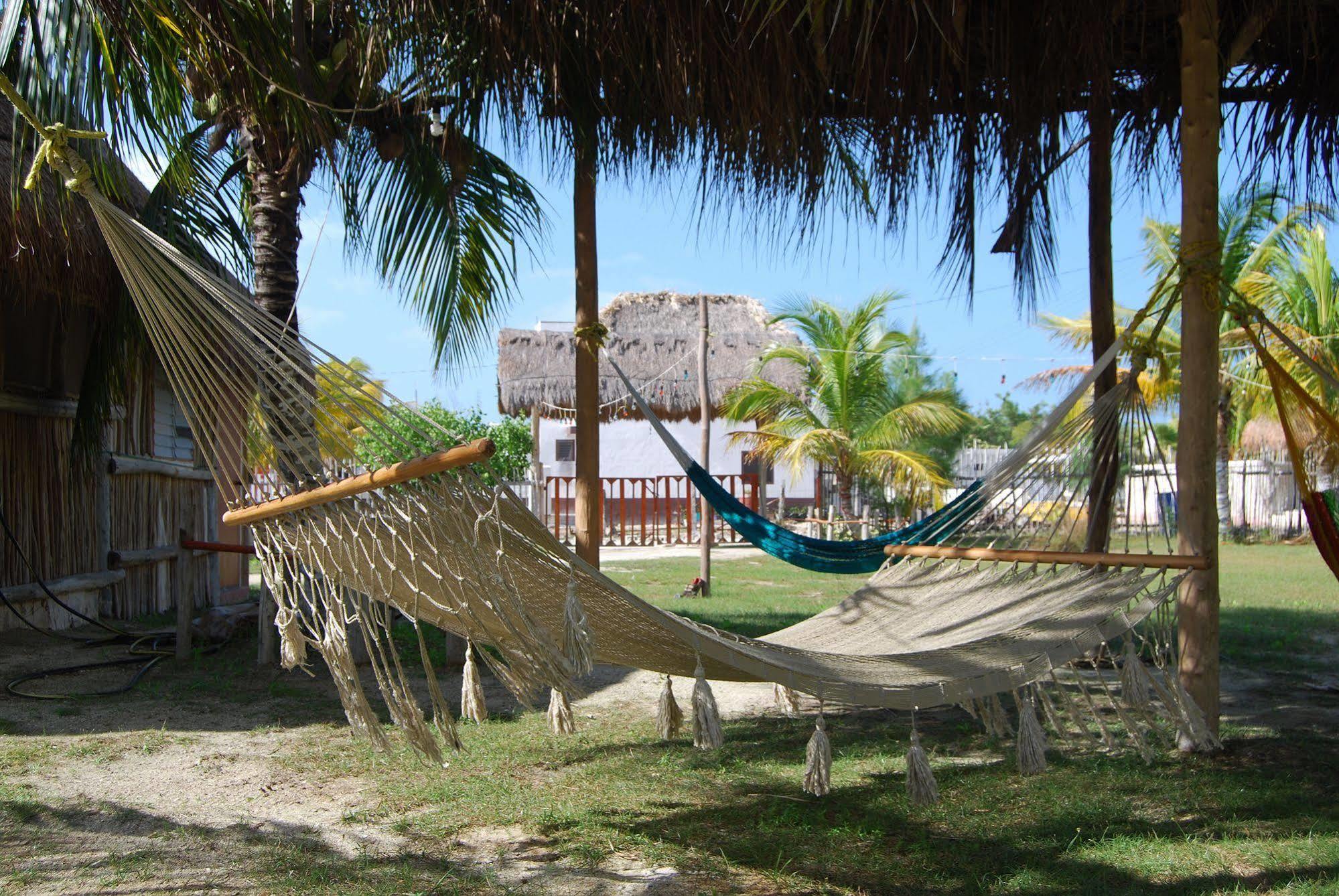 Golden Paradise Hostel Isla Holbox Bagian luar foto