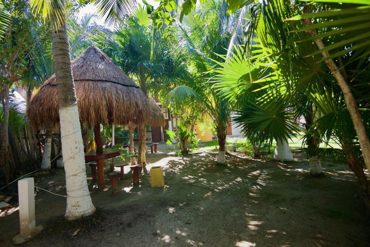 Golden Paradise Hostel Isla Holbox Bagian luar foto