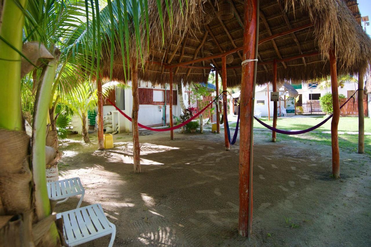 Golden Paradise Hostel Isla Holbox Bagian luar foto