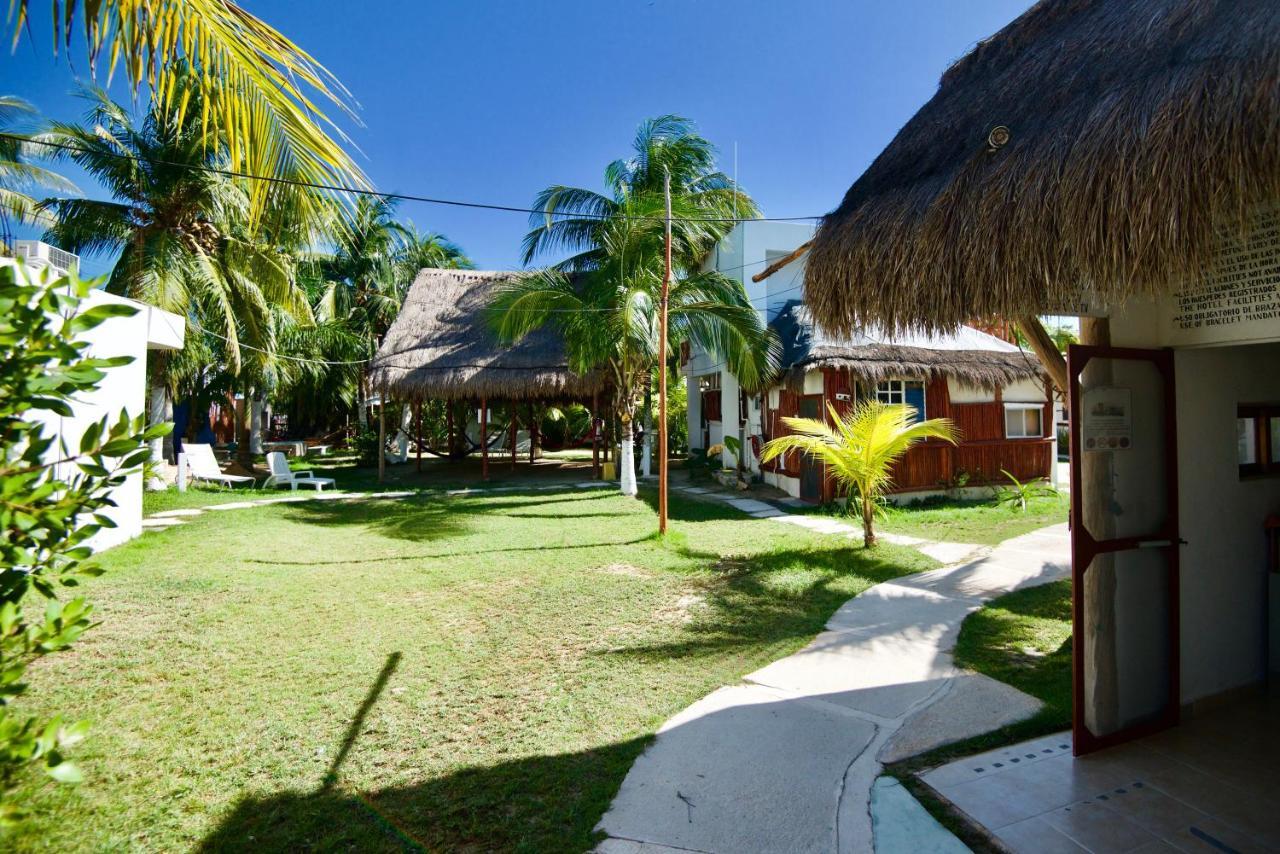 Golden Paradise Hostel Isla Holbox Bagian luar foto